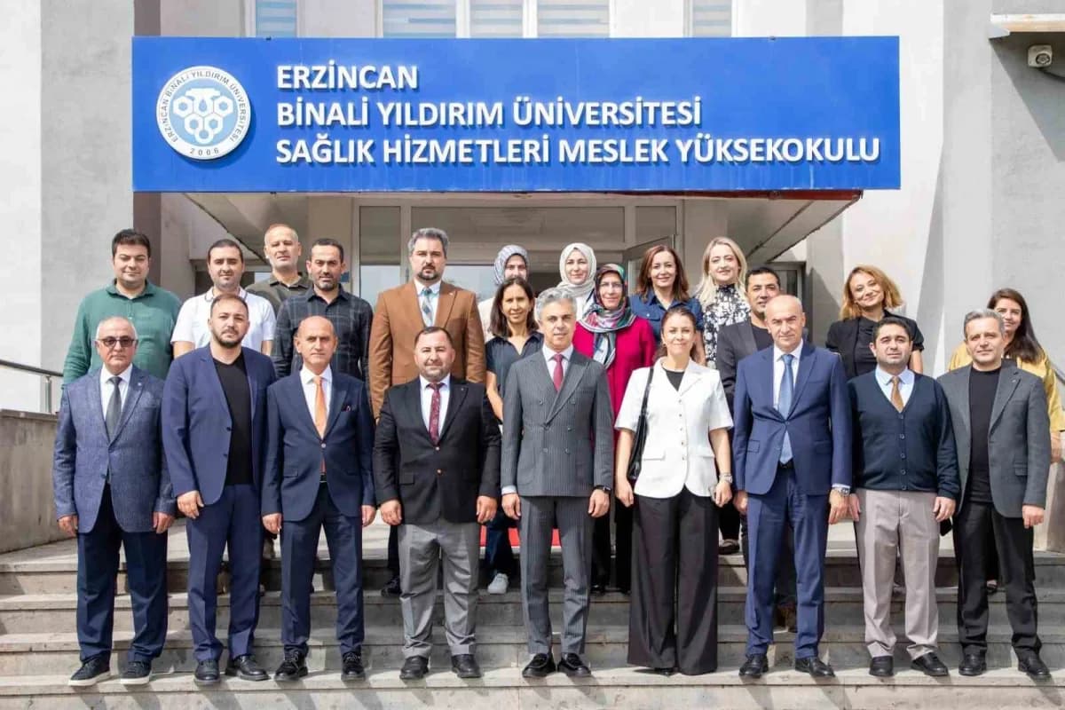 Erzincan Binali Yıldırım Üniversitesi Sağlık Hizmetleri Meslek Yüksekokulu müdürlük devir teslim töreninden bir kare