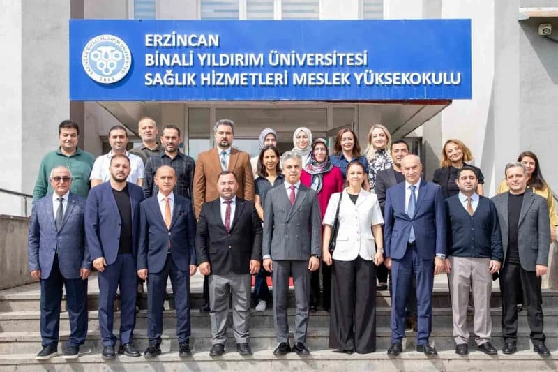 Erzincan Binali Yıldırım Üniversitesi Sağlık Hizmetleri Meslek Yüksekokulu müdürlük devir teslim töreninden bir kare