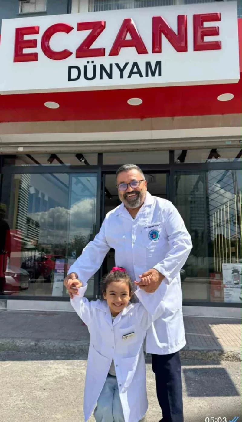 Haydar Koçak ve torunu Dünya