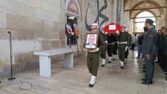 Edirne Eski Cami avlusunda Kıbrıs Gazisi Aziz Özbek için düzenlenen askeri cenaze töreni