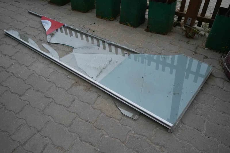 İşletmenin kapısını kırarak içeri girdikleri öne sürülen şahısların saldırı anı güvenlik kamerasına yansırken, çift darp