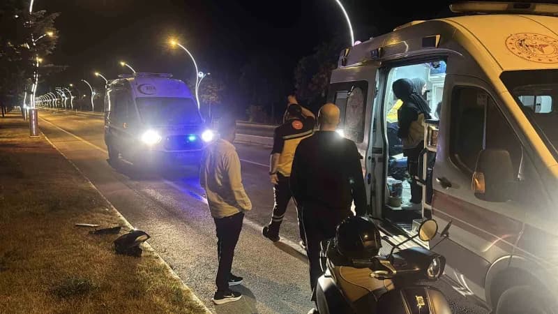 Edirne’de trafiğin sakin olduğu saatte aynı istikamette ilerleyen iki motosiklet çarpıştı: 1 sürücü hastaneye kaldırıldı