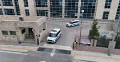 Edirne’de yasa dışı bahis operasyonu kapsamında polis ekipleri gözaltı işlemi yapıyor