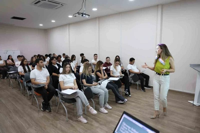 Efeler Belediyesi’nden gençlere destek