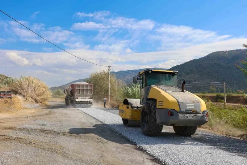 Efeler Belediyesi'nin vatandaşların daha güvenli ve konforlu ulaşım imkânlarına kavuşması amacıyla hayata geçirdiği yol