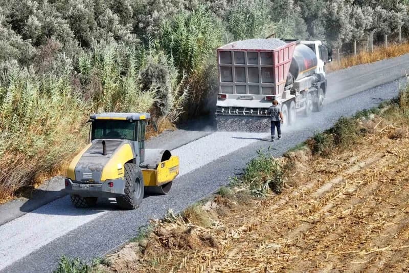 Efeler Belediyesi'nin vatandaşların daha güvenli ve konforlu ulaşım imkânlarına kavuşması amacıyla hayata geçirdiği yol