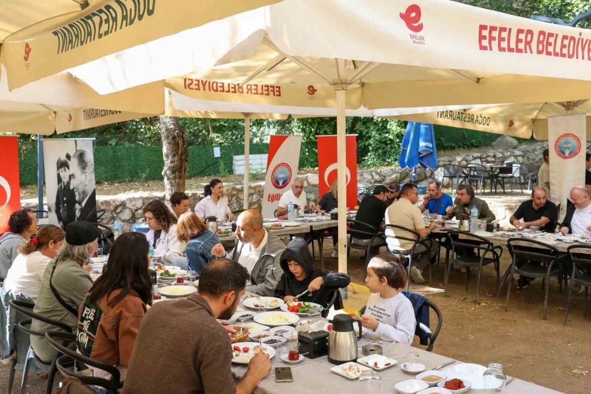 Efeler Belediyesi Doğa Restaurant'ın Aydın İmamköy'deki doğayla iç içe kahvaltı alanı