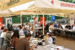 Efeler Belediyesi Doğa Restaurant'ın Aydın İmamköy'deki doğayla iç içe kahvaltı alanı