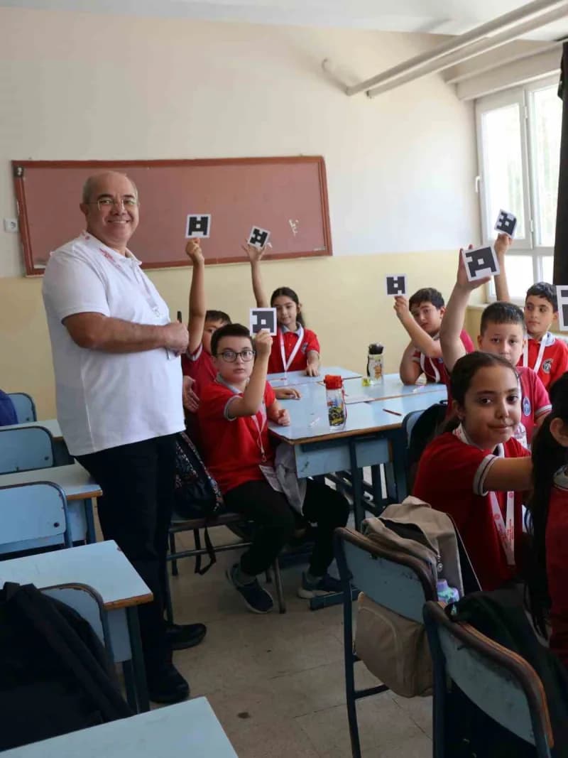 Aydın'ın Efeler ilçesinde köy okullarında öğrenim gören öğrencilerin Dijital imkanlarla buluşturulması ve Yerel değerler