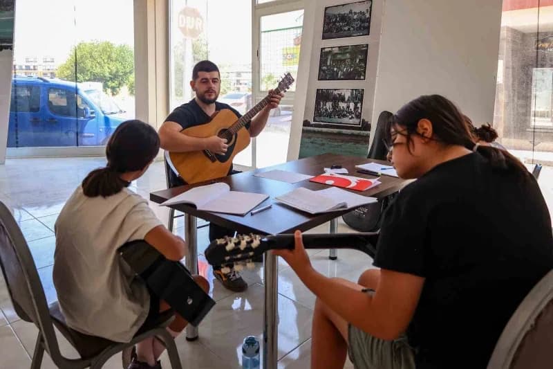 Efeler’de Müzik Akademisi kursları başlıyor