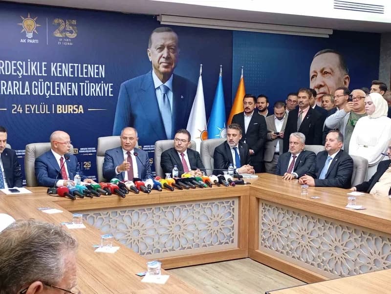 AK Parti Genel Başkanvekili Efkan Ala, "Türkiye Yüzyılı Buluşmaları" kapsamında AK Parti Bursa İl Başkanlığı’nda yaptığı