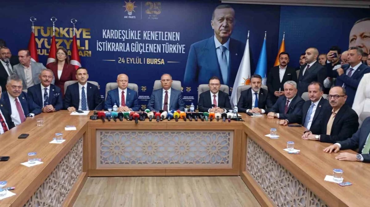 AK Parti Genel Başkanvekili Efkan Ala, "Türkiye Yüzyılı Buluşmaları" kapsamında AK Parti Bursa İl Başkanlığı’nda yaptığı