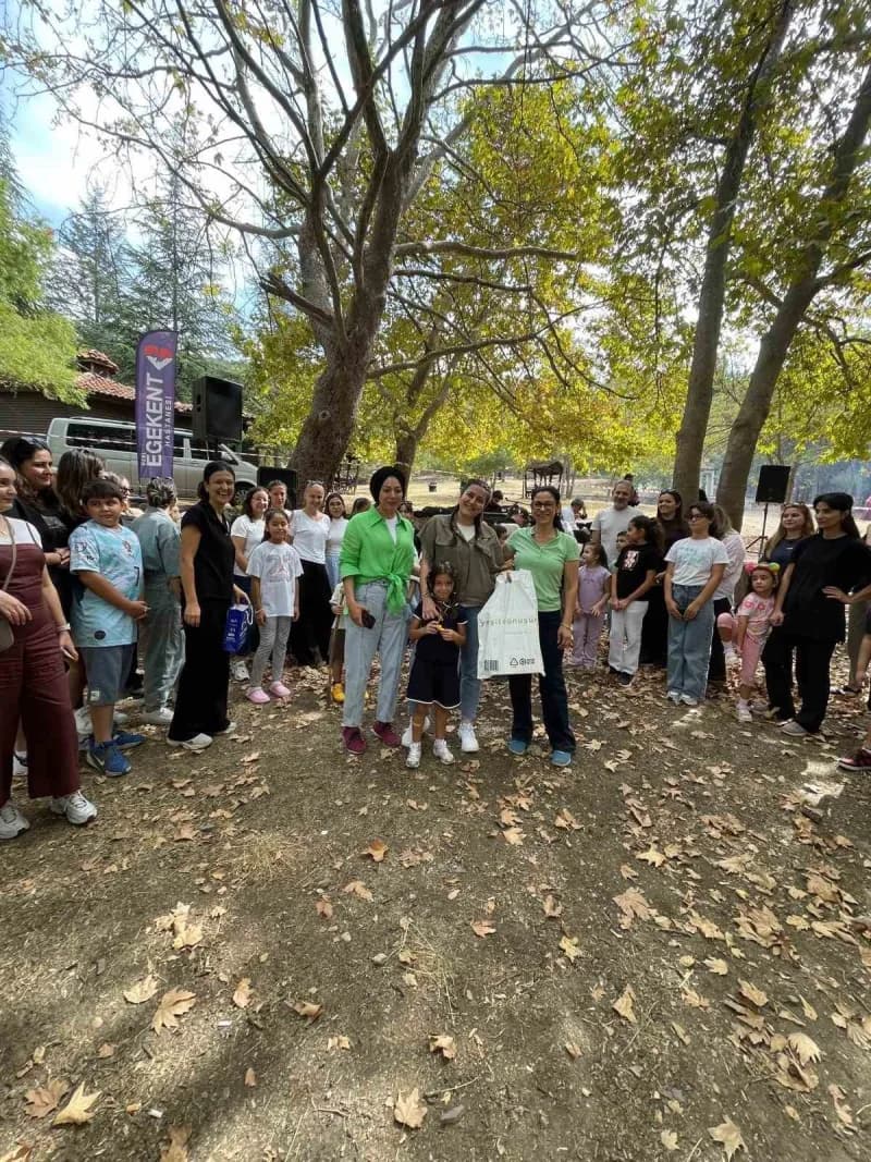 Egekent Hastanesi çalışanları, geleneksel hale gelen piknik etkinliğinde bir araya gelerek yoğun çalışma temposunun stre