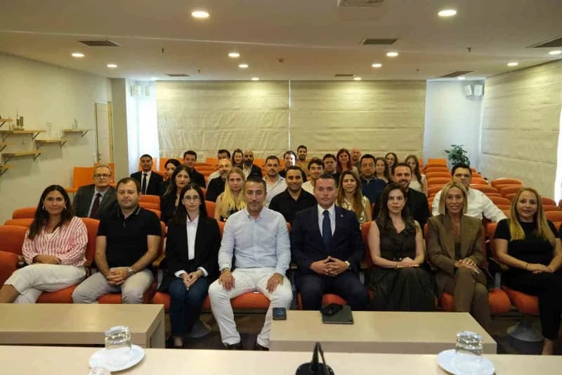 EGİAD merkezinde düzenlenen yapay zekâda şirket görünürlüğü seminerinden bir kare