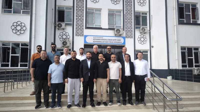 "Değişim Sahada Başladı" başlıklı Mücahit Tekin seçim afişi; 26 Eylül merkez ilçe delege seçimi bilgisi