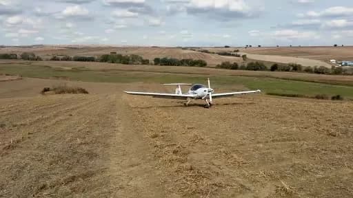 Tekirdağ Süleymanpaşa'da tarlaya zorunlu iniş yapan eğitim uçağı