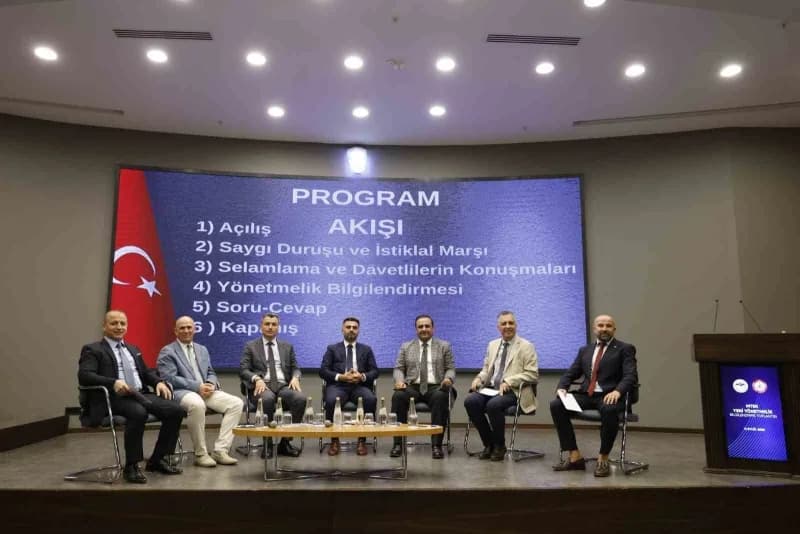 İzmir’de sürücü kursları yetkililerine yeni ehliyet sınav sistemi hakkında bilgilendirme toplantısı yapılıyor