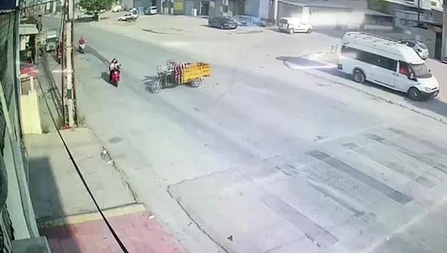 Kaza anı güvenlik kamerasına saniye saniye yansıdı.