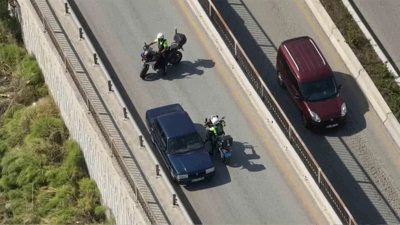 Kırıkkale'de dron destekli trafik denetimi sırasında ehliyetsiz sürücünün kaçış anı