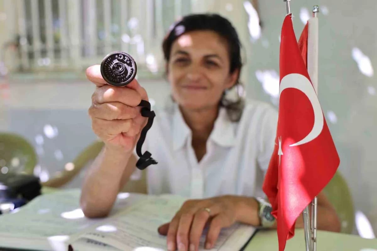 Elazığ Ağın Kaşpınar köyünde 23 yıldır muhtarlık yapan kadın muhtar Şükran Doydu Çimen