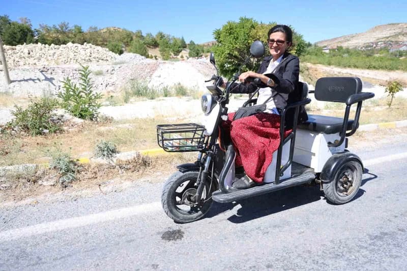 Ağın ilçesine bağlı 28 haneli Kaşpınar köyünde 51 yaşındaki Şükran Doydu Çimen, 2004 yerel seçimlerinden bu yana muhtarl