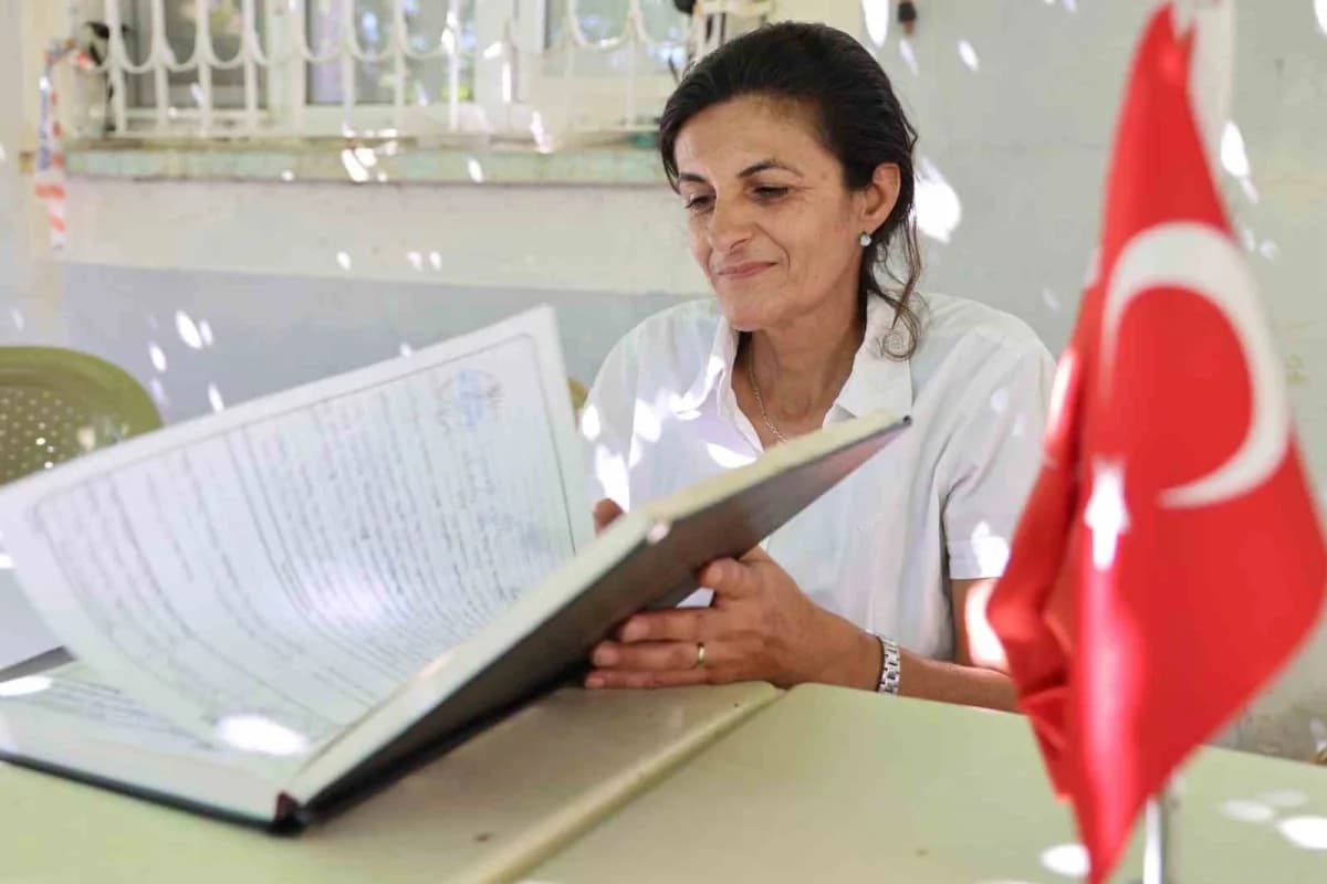 Ağın ilçesine bağlı 28 haneli Kaşpınar köyünde 51 yaşındaki Şükran Doydu Çimen, 2004 yerel seçimlerinden bu yana muhtarl