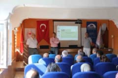 Elazığ’da akıllı tarım uygulamaları ve dijital tarım danışmanlığı eğitimi sırasında teknik personel eğitim alıyor