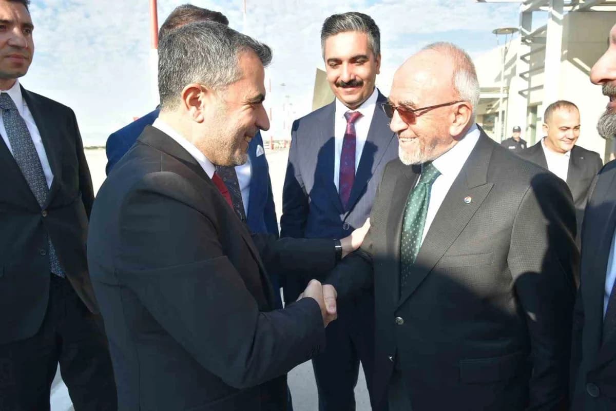 Elazığ Ticaret Borsası Yönetim Kurulu Başkanı Mehmet Ali Dumandağ, Adalet Bakan Yardımcısı Abdullah Aydoğdu ve İl protok