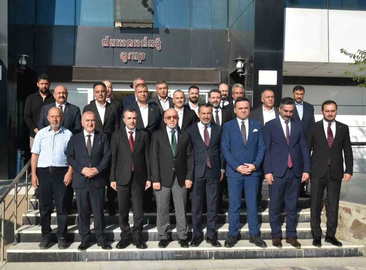 Elazığ Ticaret Borsası Başkanı Mehmet Ali Dumandağ, Adalet Bakan Yardımcısı Abdullah Aydoğdu ve il protokolü bir arada