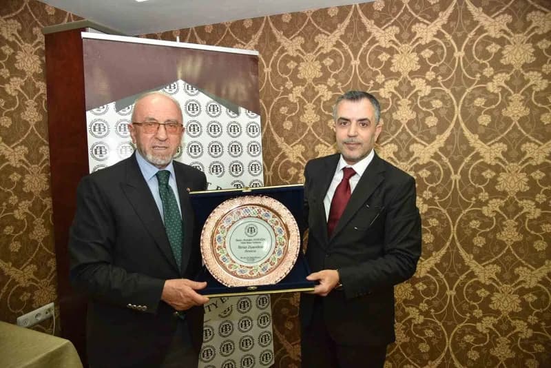 Elazığ Ticaret Borsası Yönetim Kurulu Başkanı Mehmet Ali Dumandağ, Adalet Bakan Yardımcısı Abdullah Aydoğdu ve İl protok