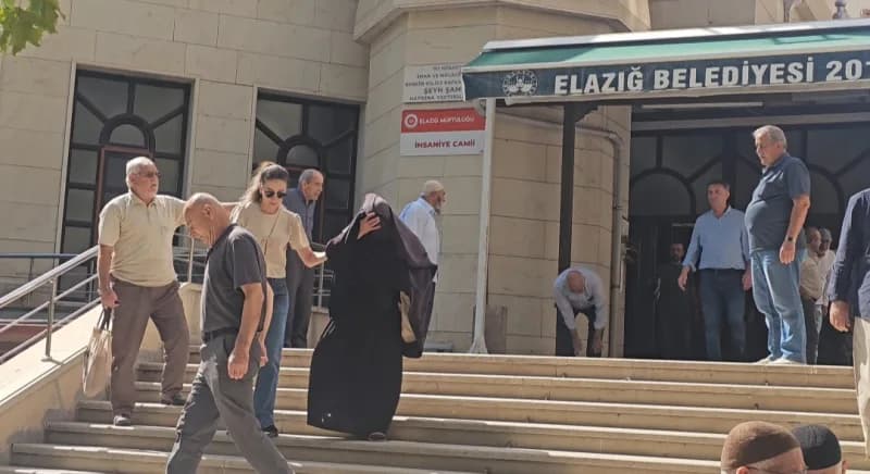 Elazığ’da Zabıta ekiplerinin dilencilere yönelik denetimlerinde çok sayıda kişi yakalandı. Dilencilerin ekiplerden kurtu