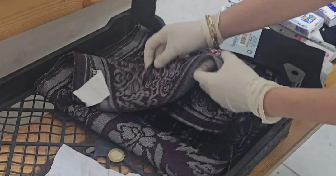 Elazığ’da cuma namazı sonrasında Zabıta ekipleri, dilencilere yönelik operasyon yaparken bir dilenci, kendisini seyyar s