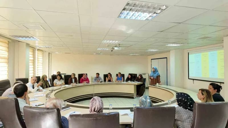 Elazığ İl Sağlık Müdürlüğünde KETEM Bilgilendirme Toplantısı sırasında katılımcılar