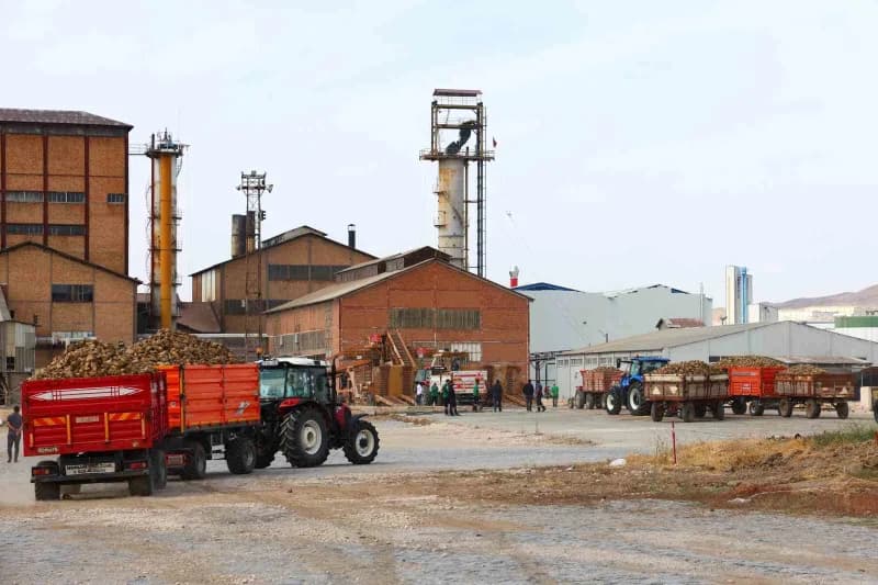 Türkşeker Elazığ Şeker Fabrikası, 2026-2027 Dönemi 71. Şeker Pancarı Alımı ve İşleme Kampanyası'nı düzenlenen törenle ba