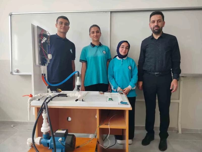 Elazığ’ın Keban ilçesinde öğrencilerin su israfı ve enerji kaybını önlemek amacıyla geliştirdiği proje, 177 ülkeden 11 b
