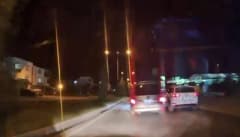 Elazığ Atatürk Bulvarı’nda trafikte tehlikeli şerit değiştiren hafif ticari araç