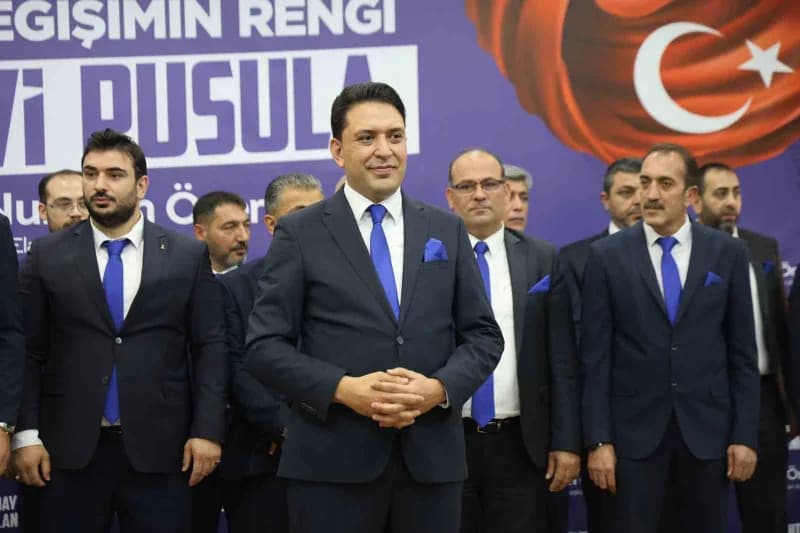 Elazığ Ticaret ve Sanayi Odası Başkan adayı Nurullah Öner, tarafından bir salonda lansman ve aday tanıtım toplantısı ger