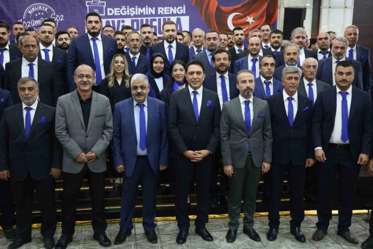 Elazığ Ticaret ve Sanayi Odası Başkan adayı Nurullah Öner, tarafından bir salonda lansman ve aday tanıtım toplantısı ger