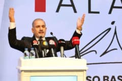 Elazığ Ticaret ve Sanayi Odası Başkanı İdris Alan aday tanıtım lansmanında konuşma yapıyor