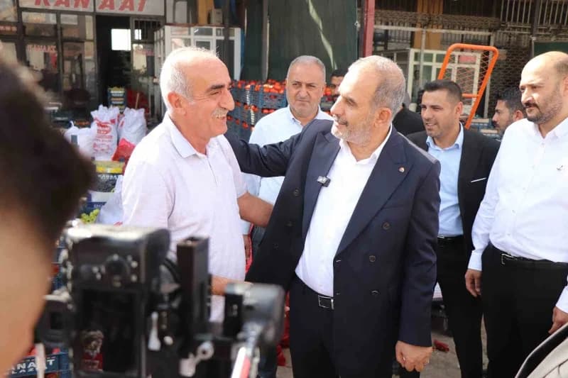 Elazığ Ticaret ve Sanayi Odası Başkanı İdris Alan, Elazığ Sebze Hali’ni ziyaret ederek komisyoncu ve esnafla bir araya g