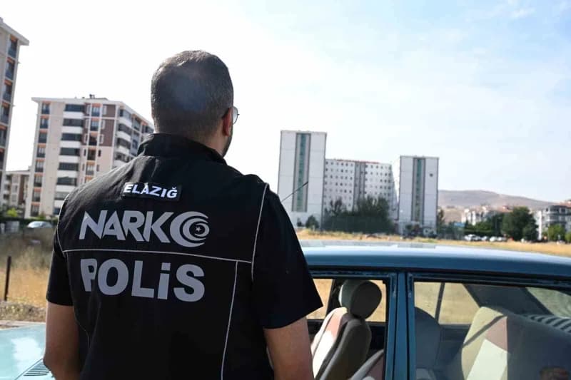 İçişleri Bakanlığı koordinasyonunda 81 ilde eş zamanlı olarak başlatılan güvenlik uygulamaları kapsamında, Elazığ'da üni