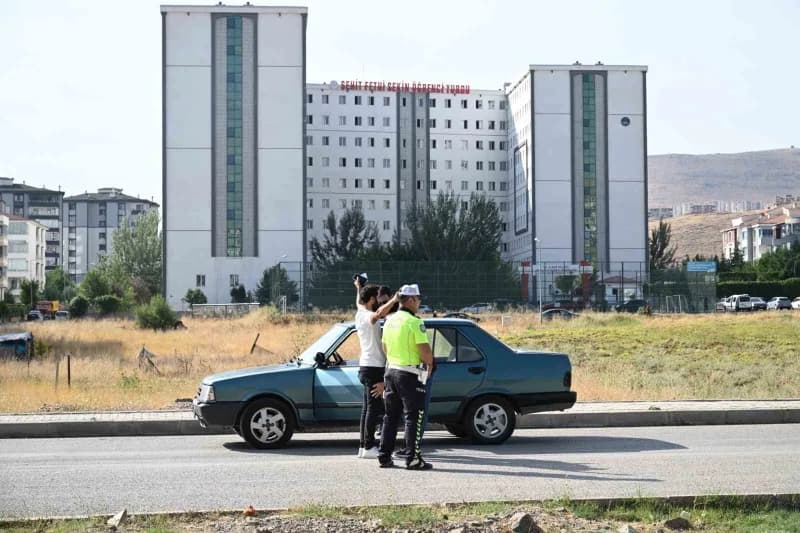 İçişleri Bakanlığı koordinasyonunda 81 ilde eş zamanlı olarak başlatılan güvenlik uygulamaları kapsamında, Elazığ'da üni