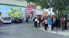 Küçükçekmece’de bir otoparkta elektrikli araç yangını sonrası itfaiye ekiplerinin müdahalesi