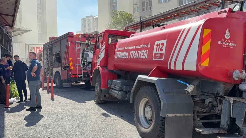 Küçükçekmece’de market zincirine ait genel müdürlük binasının otoparkında elektrikli araç yangını sonrası itfaiye ekiple