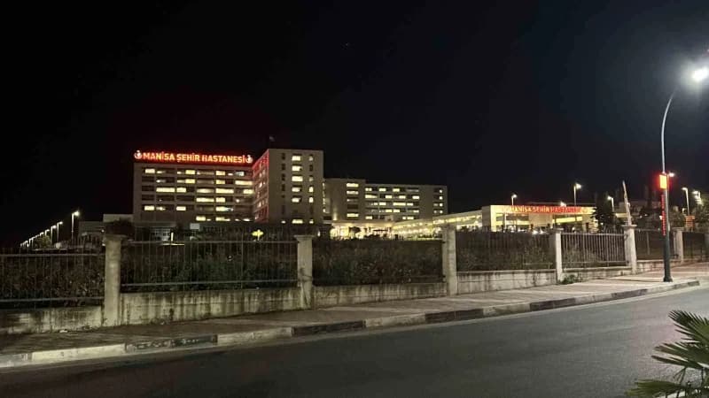 İstanbulspor’un 19 yaşındaki Gambiyalı futbolcusu Elvin Mendy, Manisa FK maçının ardından göğüs ağrısı şikayetiyle hasta