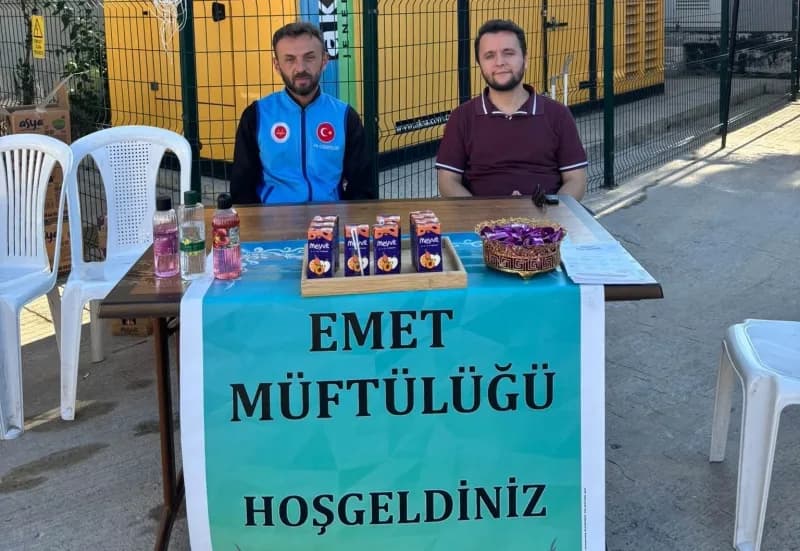 Emet İlçe Müftülüğü tarafından KYK Yurdu bahçesinde kurulan gençlik hizmetleri ve manevi danışmanlık faaliyetleri tanıtı