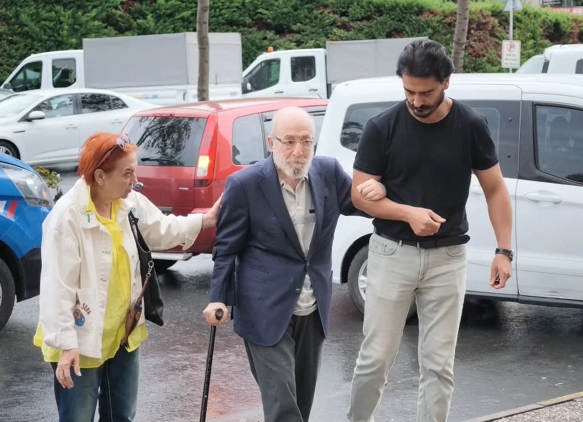Oyuncu Emin Olcay ifade vermek üzere Silivri Adliye'sine geldi