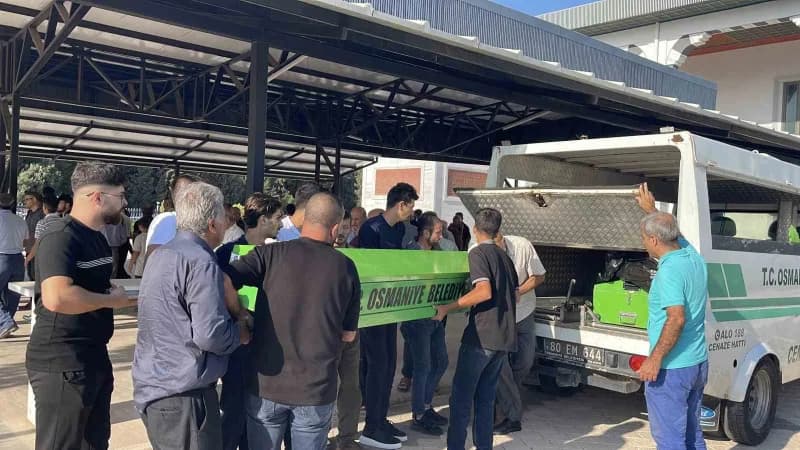 Hatay Payas’ta eşi tarafından vurulan Emine Çil’in Osmaniye’deki cenaze töreninden bir kare