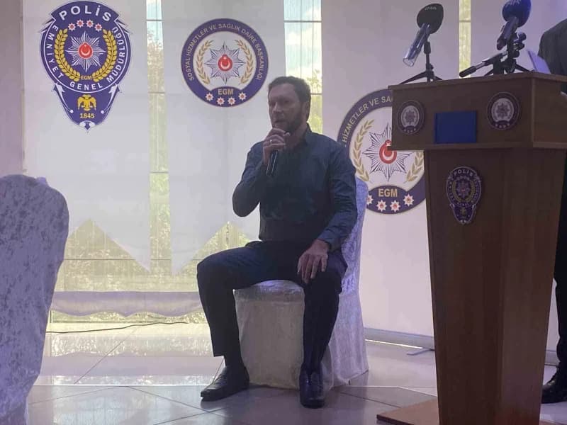 Emniyet Genel Müdürlüğü Gaziler Günü programında Mustafa Çalışkan konuşma yaparken