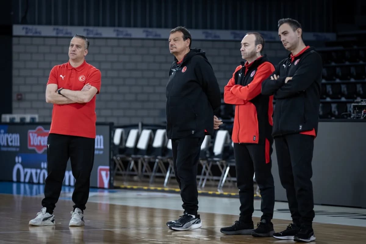 A Milli Erkek Basketbol Takımı Yardımcı Antrenörü Ender Arslan, ay-yıldızlı ekibin mevcut jenerasyonunun çok değerli old